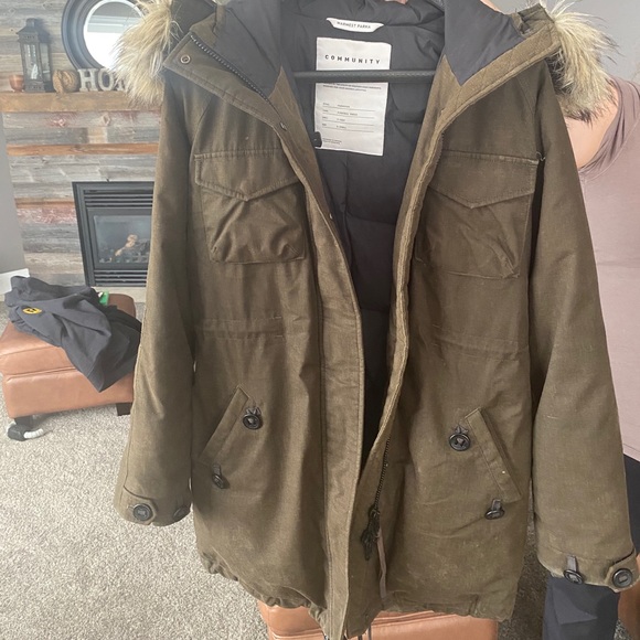 Aritzia “summit” parka jacket! - Picture 3 of 9